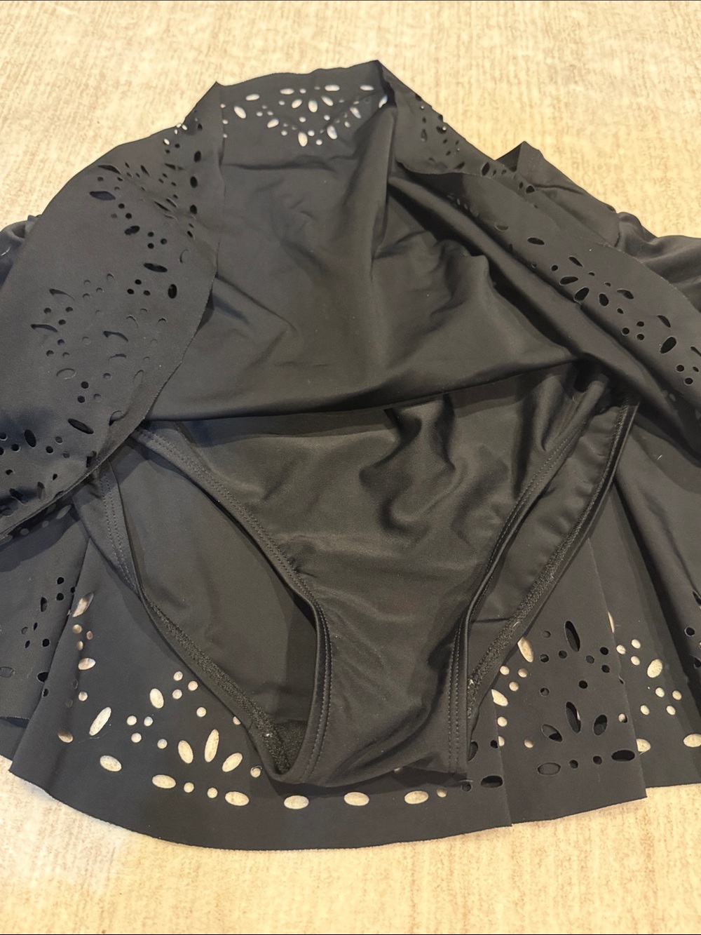 Black Women's swim skirt size medium - Picture 5 of 6